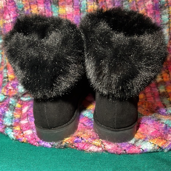 NWOT CHILDREN’S BLACK BOOTS  W/faux fur. Sz 10 - Picture 3 of 7
